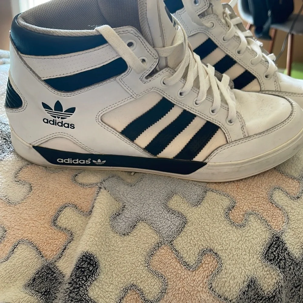 Adidas classic high tops - Picture 1 of 4